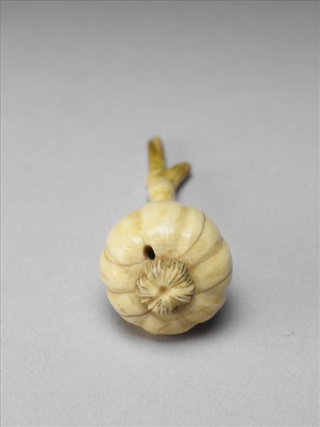 象牙雕蒜形墜飾