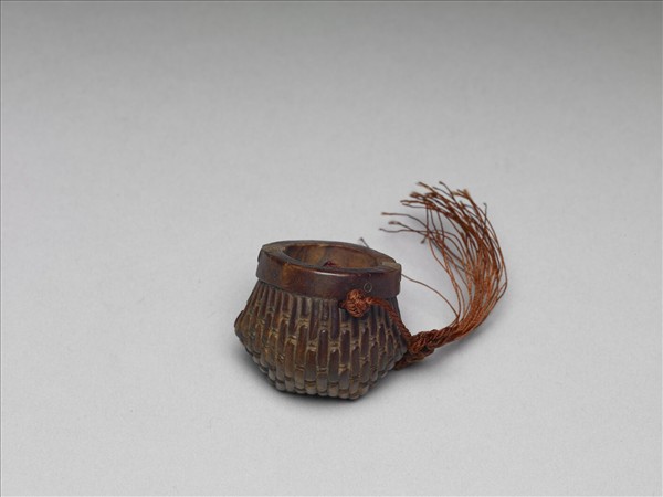 木雕魚簍形墜飾