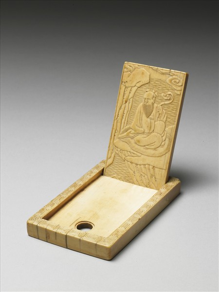 象牙雕山水人物陳設器