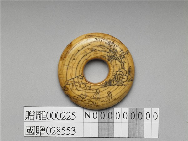 象牙雕山水人物環佩