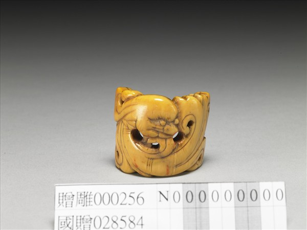 象牙雕鳥紋臂擱