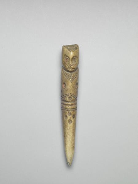 角雕人首紋錐
