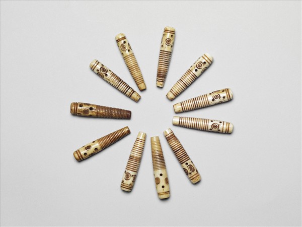 牙雕圈點紋管珠