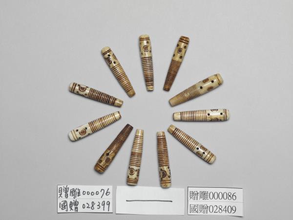 牙雕圈點紋管珠