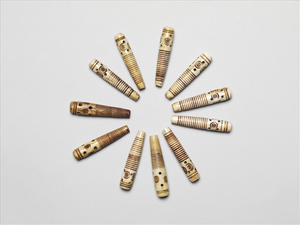 牙雕圈點紋管珠