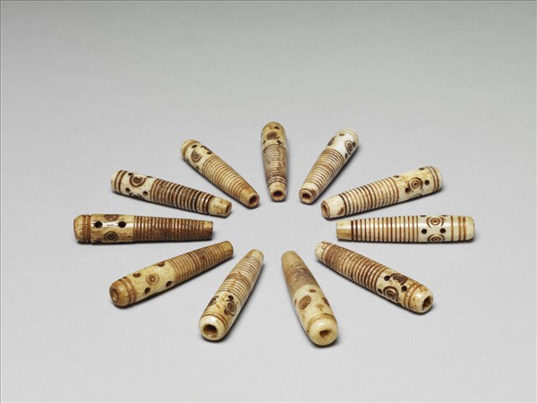 牙雕圈點紋管珠