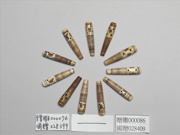 牙雕圈點紋管珠