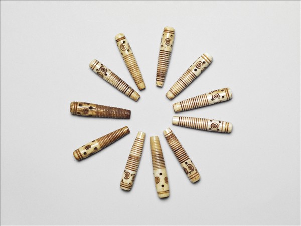 牙雕圈點紋管珠