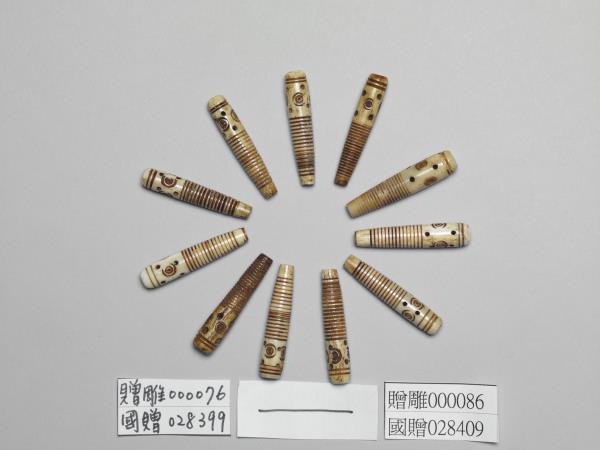 牙雕圈點紋管珠