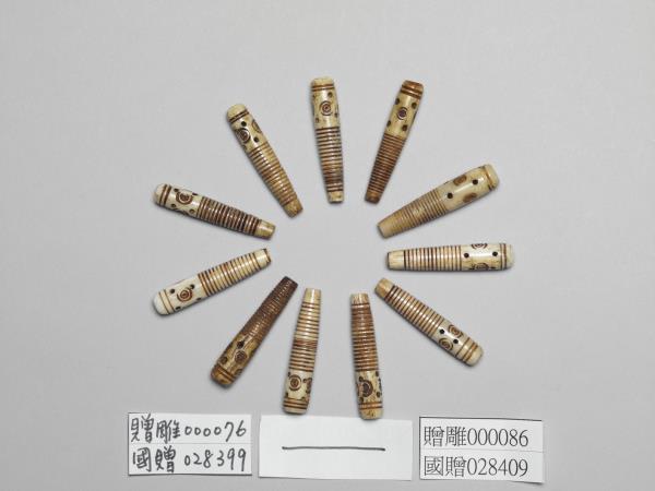 牙雕圈點紋管珠