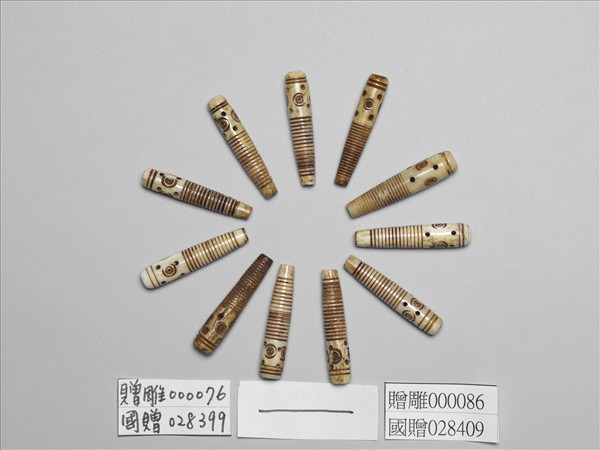 牙雕圈點紋管珠