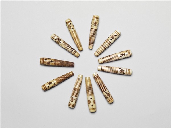 牙雕圈點紋管珠