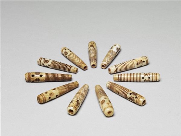 牙雕圈點紋管珠