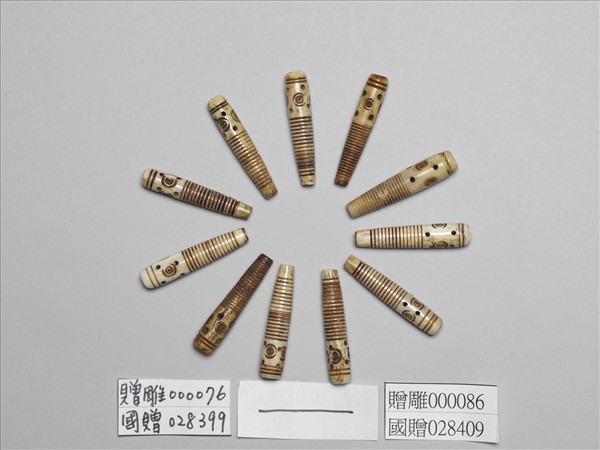 牙雕圈點紋管珠