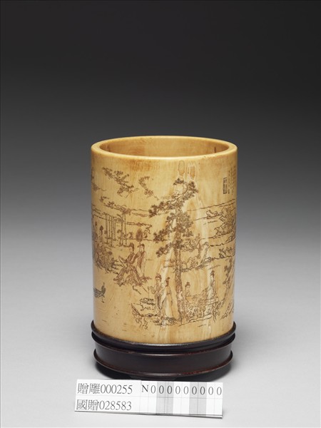 象牙雕山水仕女筆筒