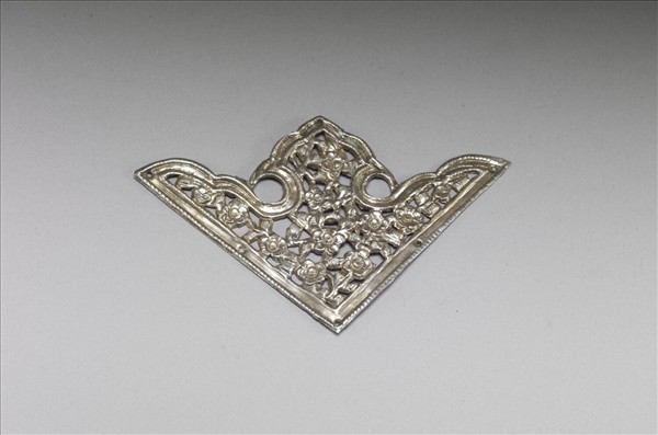 銀銅合金鏤空梅花飾件