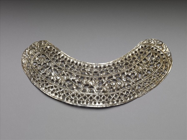 銀銅合金鏤空轉枝花卉飾件