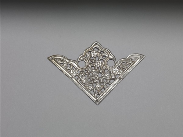 銀銅合金鏤空梅花飾件