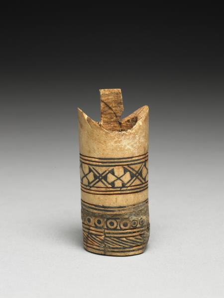 骨雕填黑彩飾件