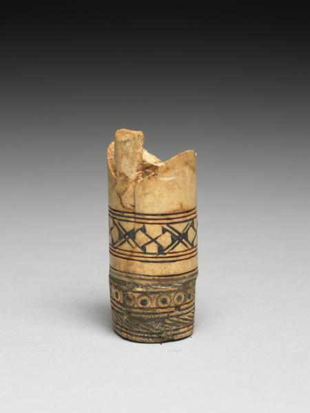 骨雕填黑彩飾件