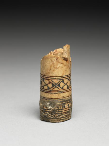 骨雕填黑彩飾件