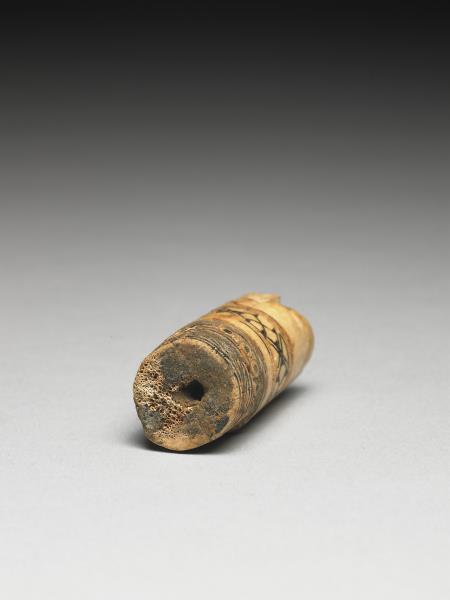 骨雕填黑彩飾件