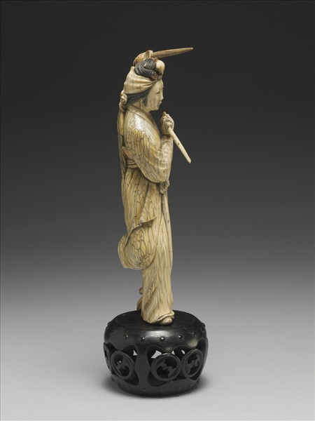 象牙雕公孫大娘舞劍器