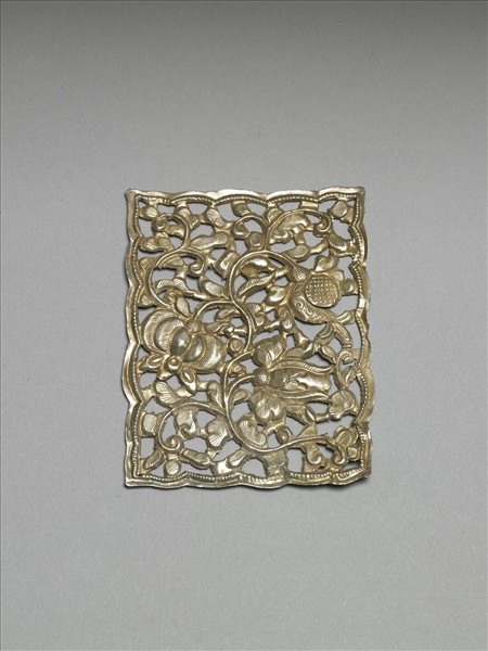 銀銅合金鏤空纏枝花卉飾件