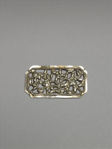 銀銅合金鏤空纏枝花卉飾件