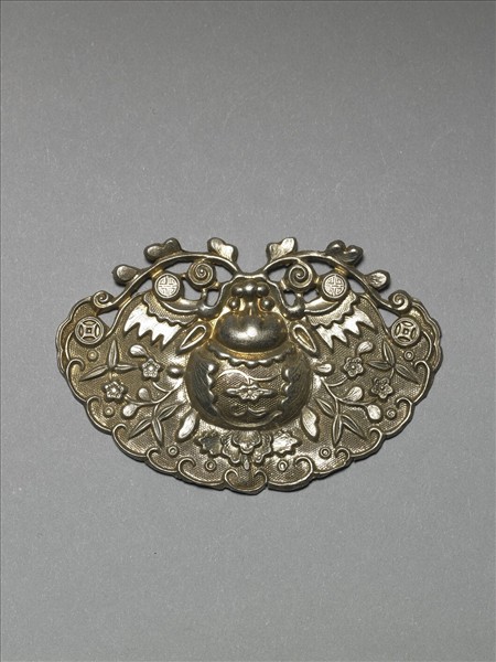 銀銅合金鏤空蝙蝠花卉飾件