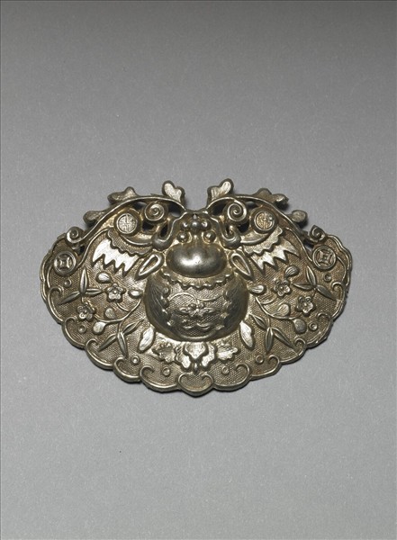 銀銅合金鏤空蝙蝠花卉飾件