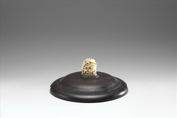 蓮塘春水紋玉頂