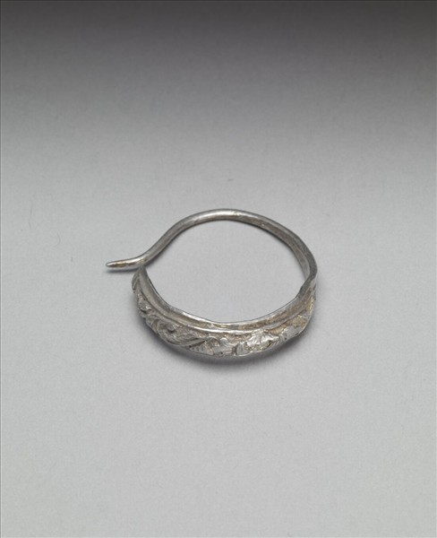 銀銅合金纏枝花卉耳環