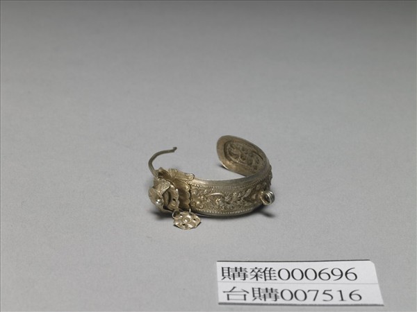 銀銅合金纏枝花卉耳環