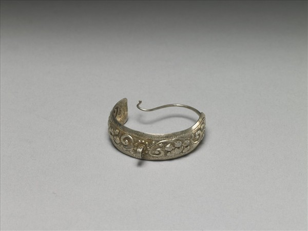 銀銅合金纏枝花卉耳環