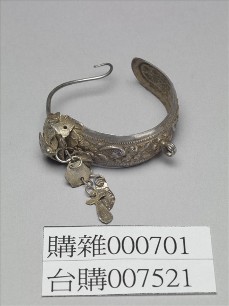 銀銅合金纏枝花卉耳環