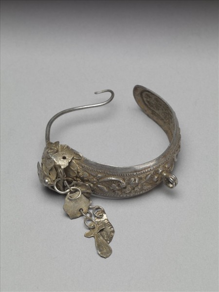 銀銅合金纏枝花卉耳環