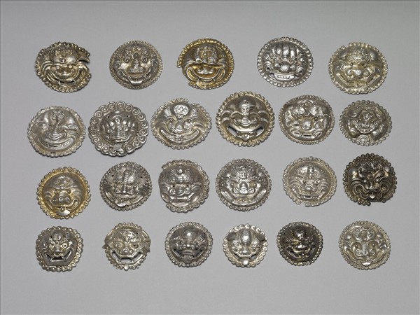 銀銅合金鋪首嵌飾