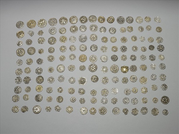 銀銅合金花形嵌飾