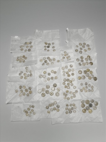 銀銅合金花形嵌飾