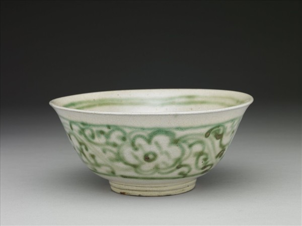 白綠釉花卉碗