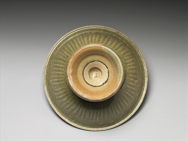 青瓷劃花高足碗