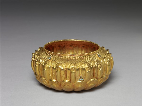 利益金造蓮花鉢