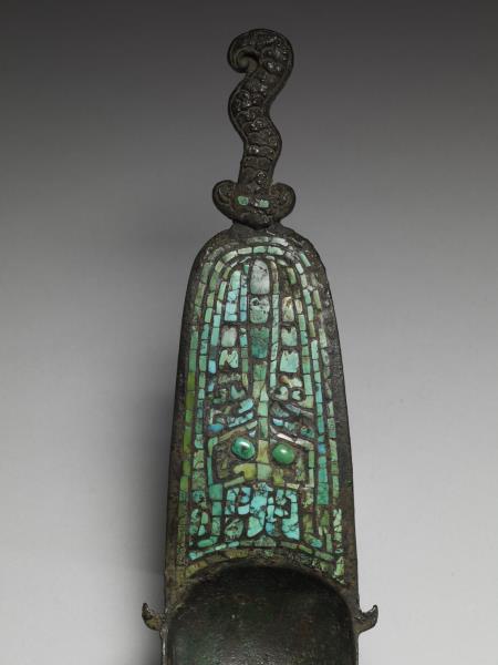 鑲嵌松綠石獸面紋匕