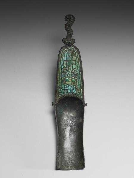 鑲嵌松綠石獸面紋匕