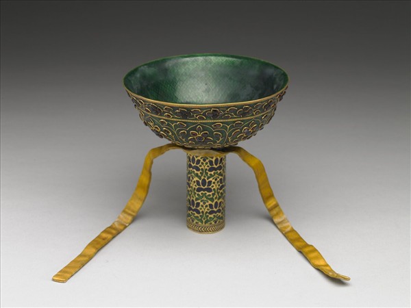 內填琺瑯嵌寶高足蓋碗