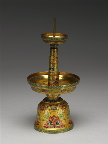 金胎內填琺瑯番蓮紋燭台（五供）