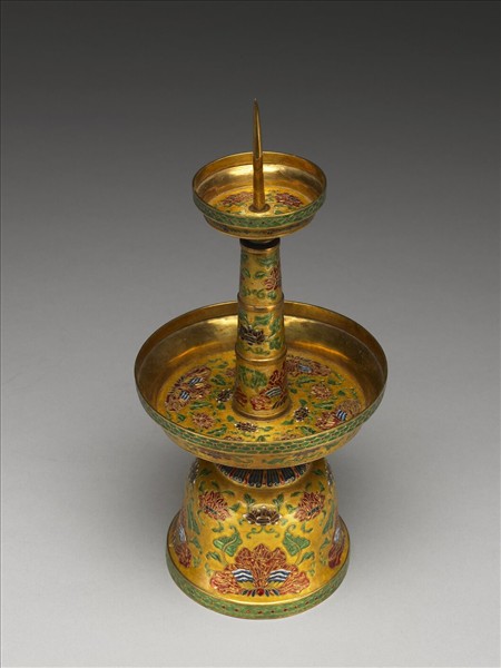 金胎內填琺瑯番蓮紋燭台（五供）