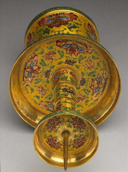 金胎內填琺瑯番蓮紋燭台（五供）