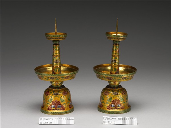 金胎內填琺瑯番蓮紋燭台（五供）